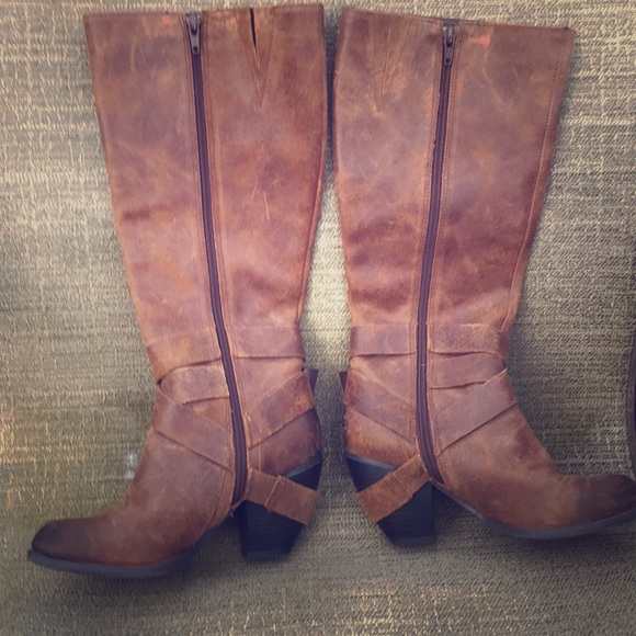 ⚡CLEAR OUT⚡ Fergie Legend distressed leather boots - Picture 5 of 8